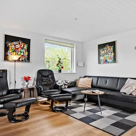 Stunning In With Kitchen Holiday home *