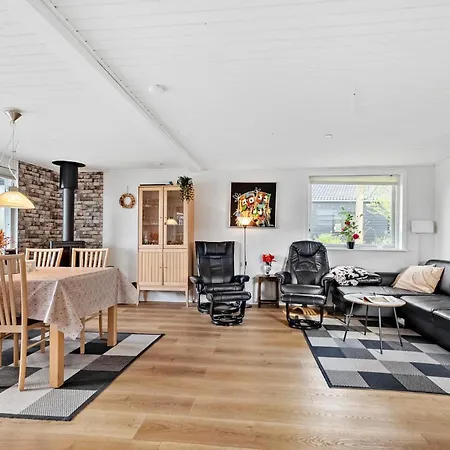 Stunning In With Kitchen Holiday home *
